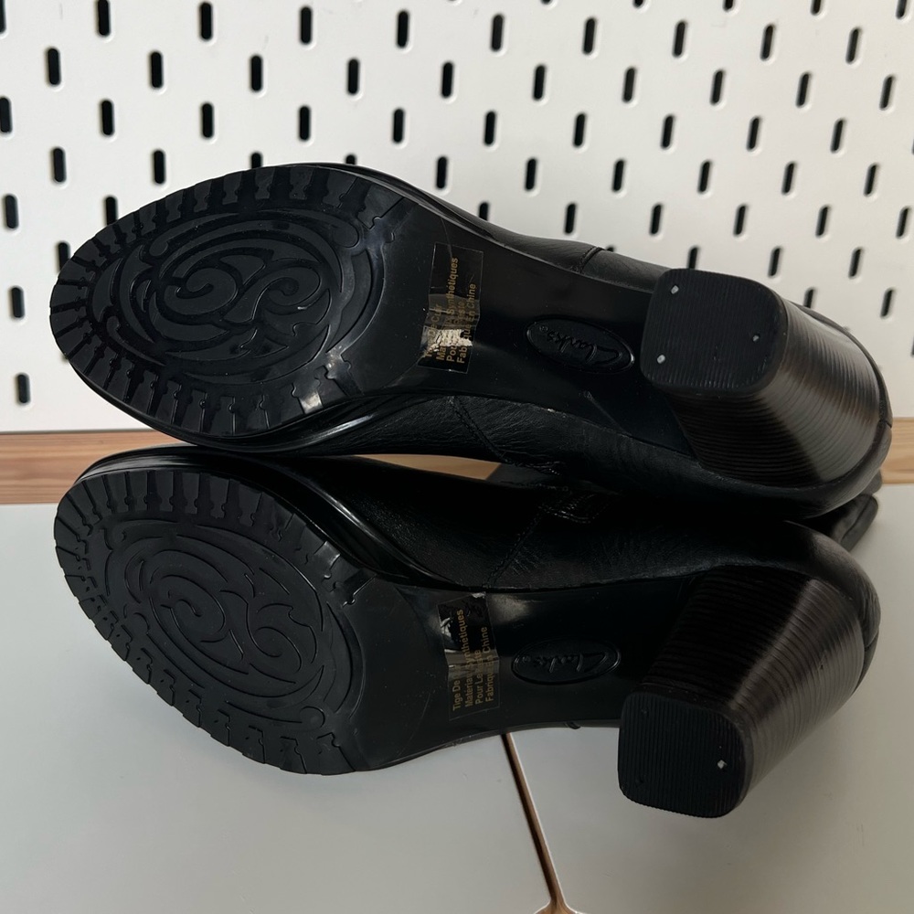 NWOT Clarks indigo Black Leather Lida Sayer Heeled Boots with Gold Buckle 8 - Picture 6 of 14